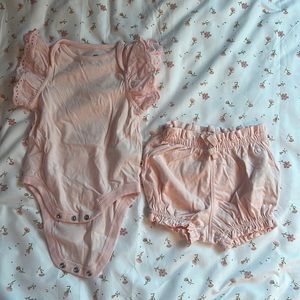 Baby gap onesie and shorts 3-6 months